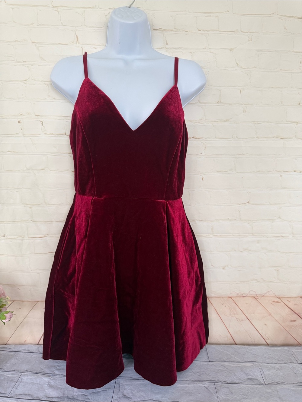 WINSOR Red wine velvet flare mini sleeveless dress size medium